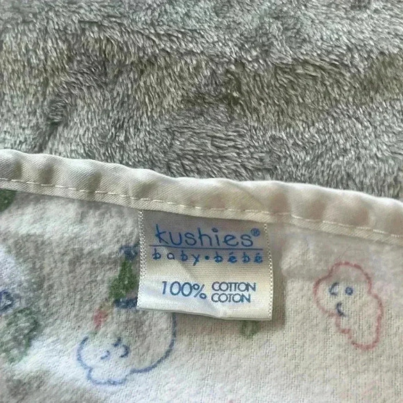 Kushies  - Cotton/Fleece breastfeeding/Nursing cover/Infant shade - Picture 3 of 4